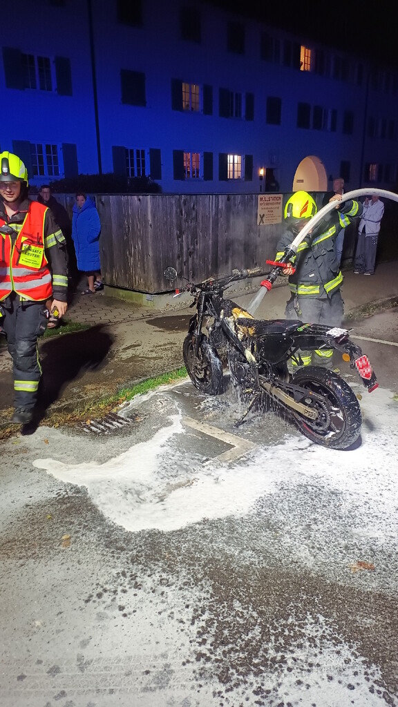 Das Moped stand in Vollbrand.Feuerwehr Bregenz-Rieden