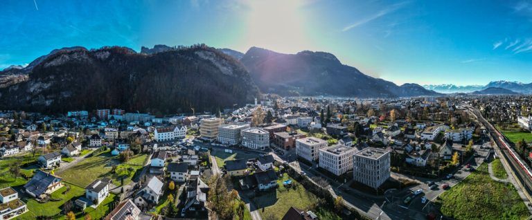 Das Rathausquartier in Hohenems wird weiter ausgebaut. Grundstücke bei Rosenthal Nord (auf dem Foto links) stehen vor dem Verkauf.⇒klaus Hartinger (3)