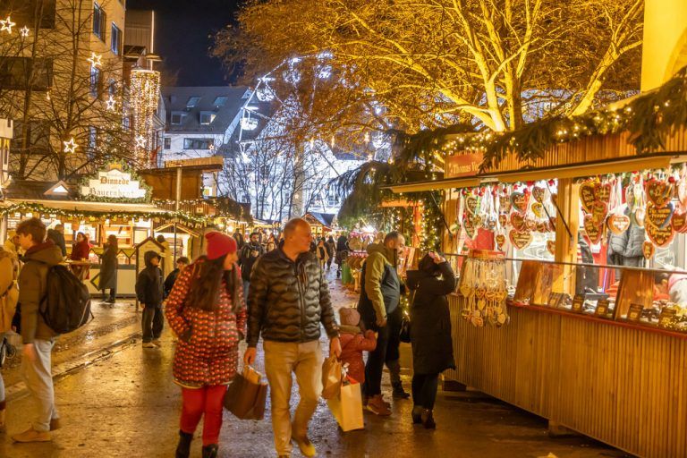 Der Weihnachtsmarkt ist nicht für alle gut zugänglich. ⇒Hartinger