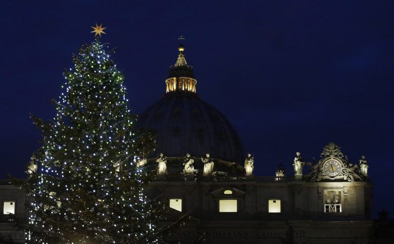 Der Christbaum soll wie dieser am Petersplatz aufgestellt werdenAP/Gregorio Borgia