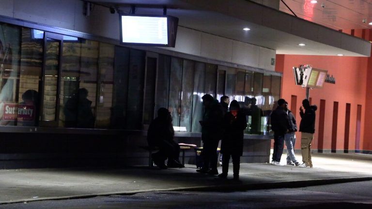 Der Dornbirner Bahnhof macht Vorarlbergerinnen Angst.⇒shourot