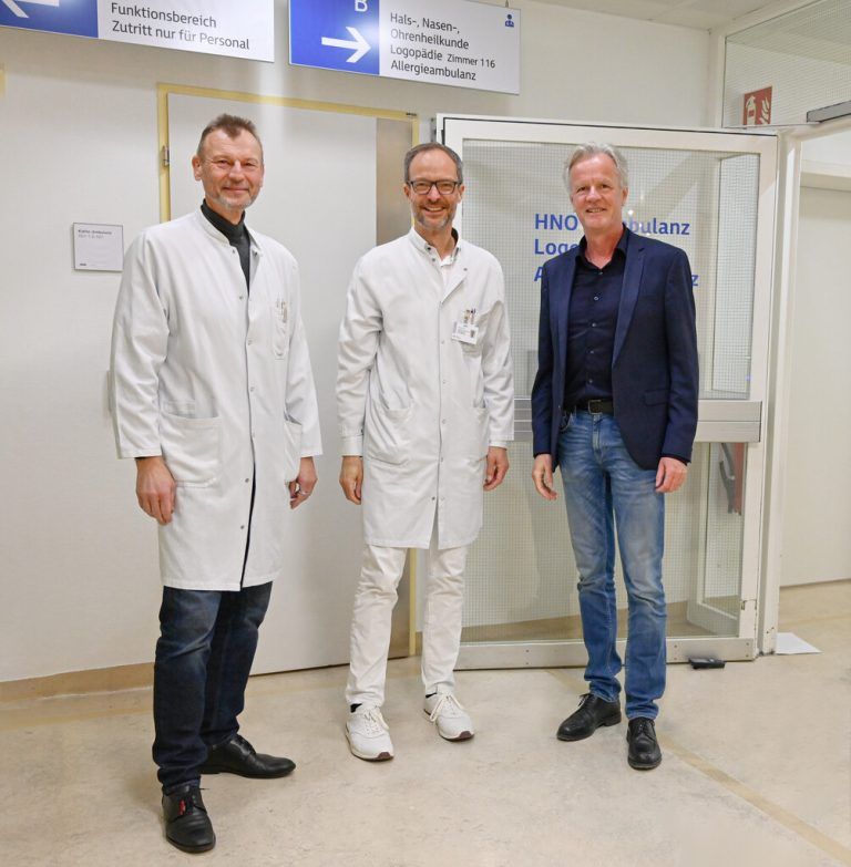 Der neue Primar Fabian Sommer (Mitte) mit den Direktoren Peter Fraunberger (l.) und Gerald Fleisch.KHBG