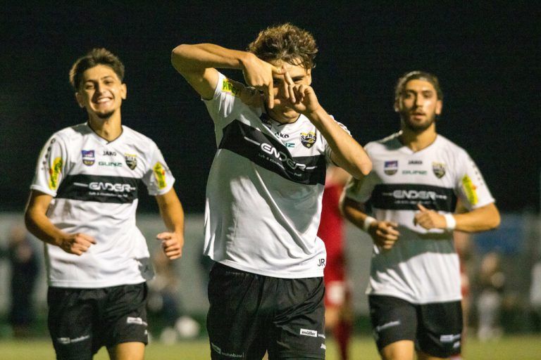 Die Statistik spricht klar für den SC Imst. Aber mit einer Überraschung könnten die Altach Juniors den Tirolern die Feierlichkeiten für die Winterkrone vermiesen. Voraussetzung: Salzburg gewinnt in Kufstein.⇒Stiplovsek
