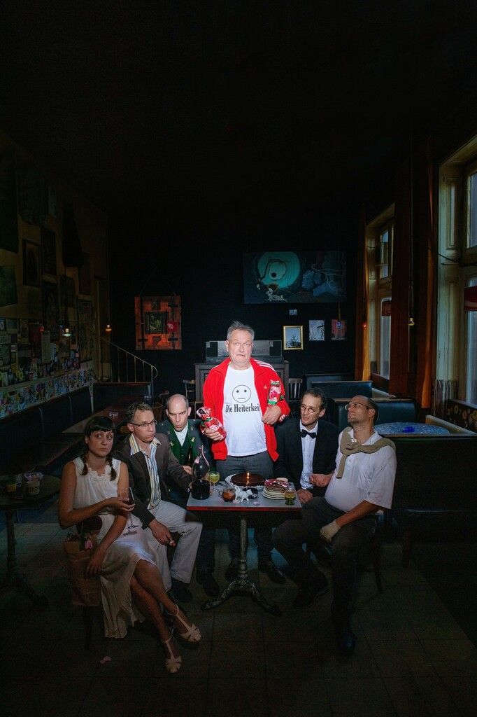 Fritz Ostermayer (Mitte) und die Mitglieder von „Vienna Rest in Peace“ beglückten am 31. Oktober den Spielboden.⇒Röck