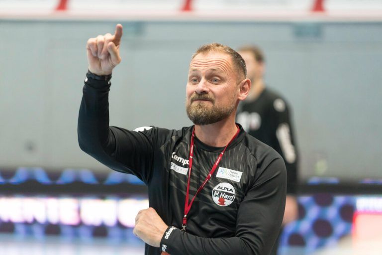 Hard-Cheftrainer Jónsson sieht die Team-Entwicklung noch nicht als abgeschlossen an. ⇒ Stiplovsek