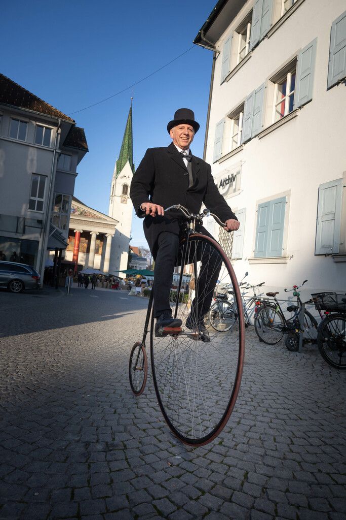 Hoch zu Rad reiste Gernot zum 47. Martinimarkt an.Hartinger (16)