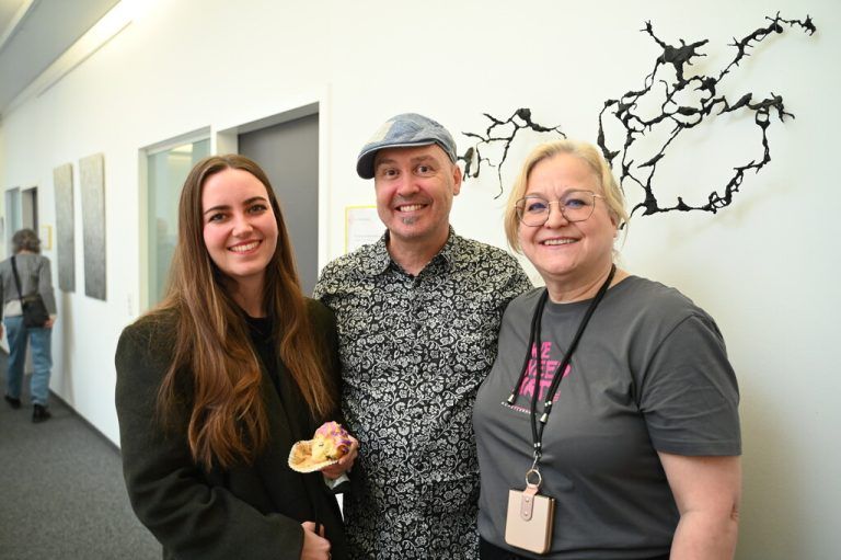 Rookie Leah Camilla Rusch, Galerist Andreas Ender, Künstlerin Susanne Walser.⇒Fritz-pinggera (7)