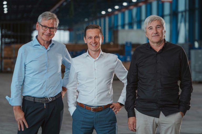 V.l.: Markus Lutz geht in Pension, auf ihn folgt Arno Rüf. Stefan Girardi bleibt unverändert Teil der Zweier-Geschäftsführung.⇒Multumedia-Fabrik