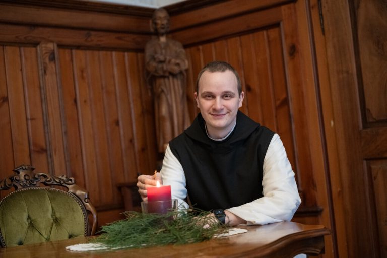 Vor neun Jahren ist Pater Maurus in das Kloster eingetreten.⇒Alexandra Serra (3)