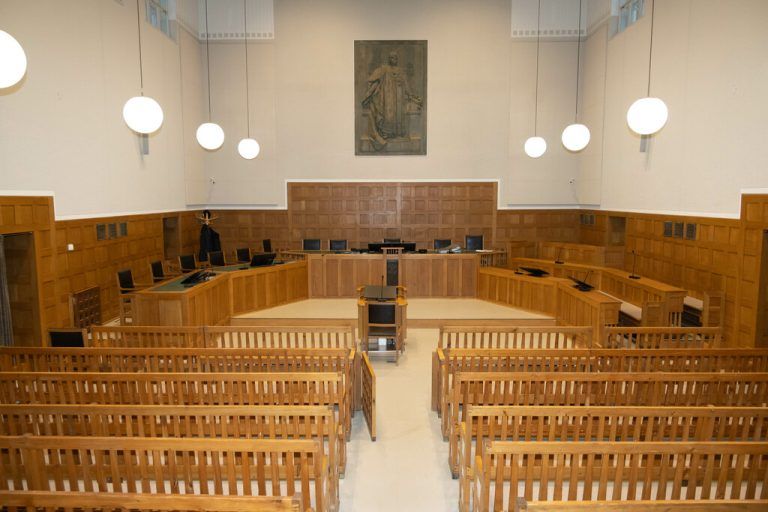 Am Landesgericht Feldkirch erging ein Unzuständigkeitsurteil, da ein Schöffensenat zuständig sei.⇒Hartinger