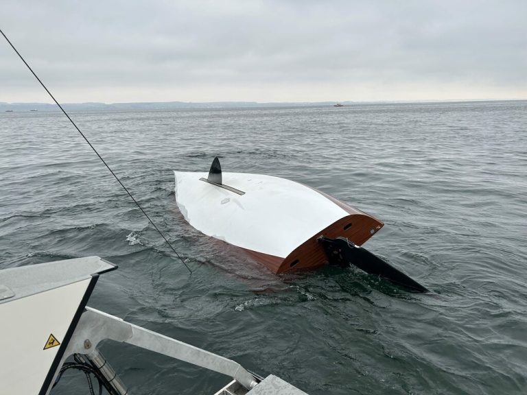 Am Samstagmorgen wurde das gekenterte Boot von Passanten entdeckt.⇒KAPO THURGAU