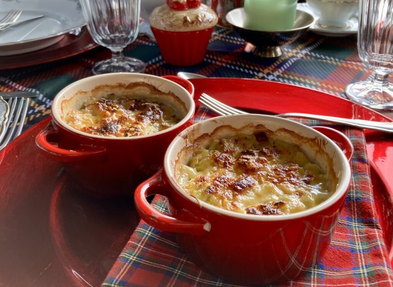 Cremig, zart und goldbraun: Dieses Lauchgratin ist der heimliche Star Ihrer Weihnachtstafel!⇒Ulrike Hagen