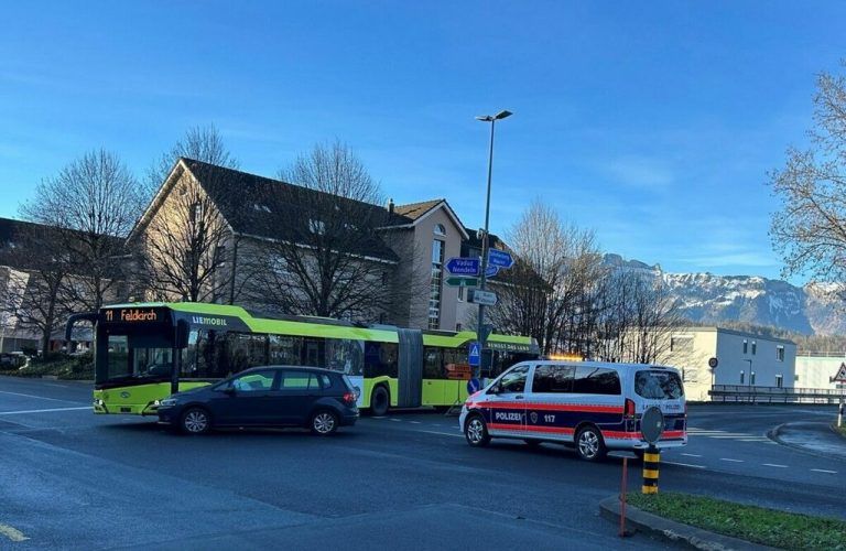 Der Autofahrer wurde leicht verletzt. ⇒Landespolizei Liechtenstein