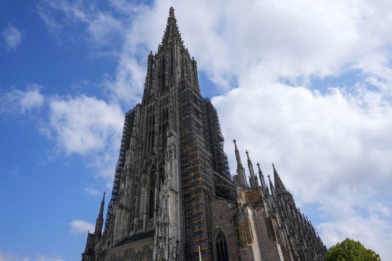 Der Ulmer Münster rückt auf Platz zwei.⇒AP