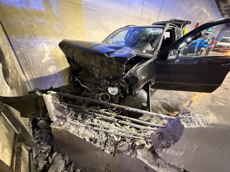 Der Unfall ereignete sich in einer Pannenbucht im Pfändertunnel.⇒Shourot