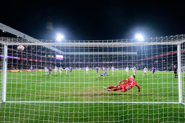 Die Altacher kassierten bei Austria Wien drei Gegentore, das erste per Elfmeter nach nur 12 Minuten. ⇒APA