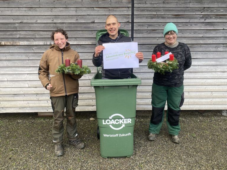 Die Kränze werden von Sunnahof-Beschäftigten recycelt. ⇒Sunnahof