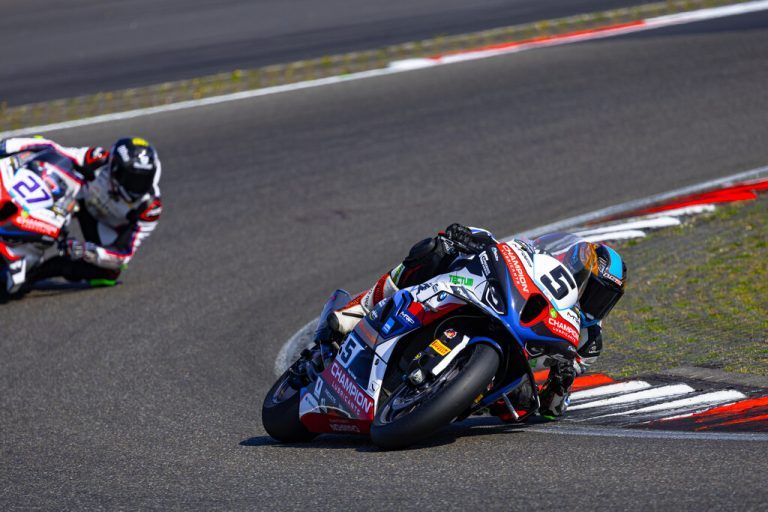 Mohr auf der Rennstrecke mit seiner modifizierten BMW 1000 RR.⇒Racingpassion ⇒photography
