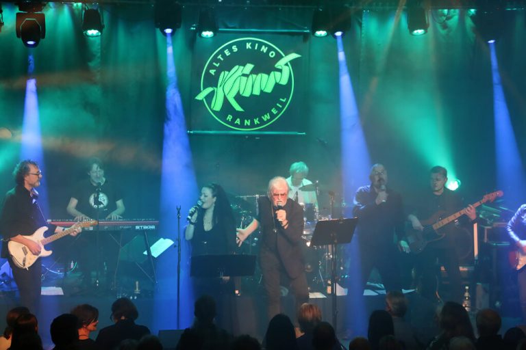 Reinhold Bilgeri rockte die Bühne auf dem Benefizkonzert.⇒RITTER (8), LUTZ (6)