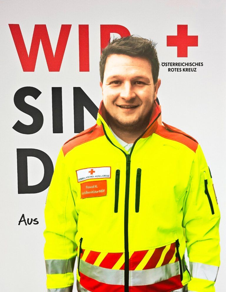 Sanitäter Pascal Kleber verrichtet den Tagdienst an Heiligabend.