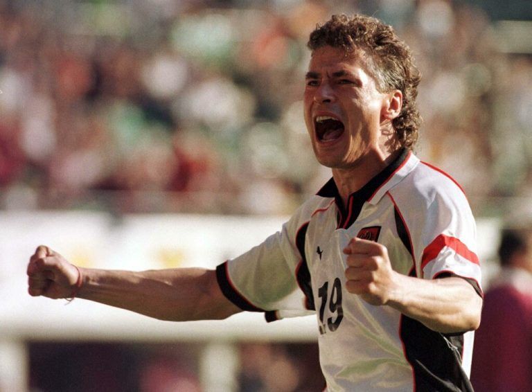 Toni Polster, Fußballgott. Der Mann war nicht nur ein Torjäger, sondern sang auch mit den fabulösen Thekenschlampen. ⇒Reuters, AP