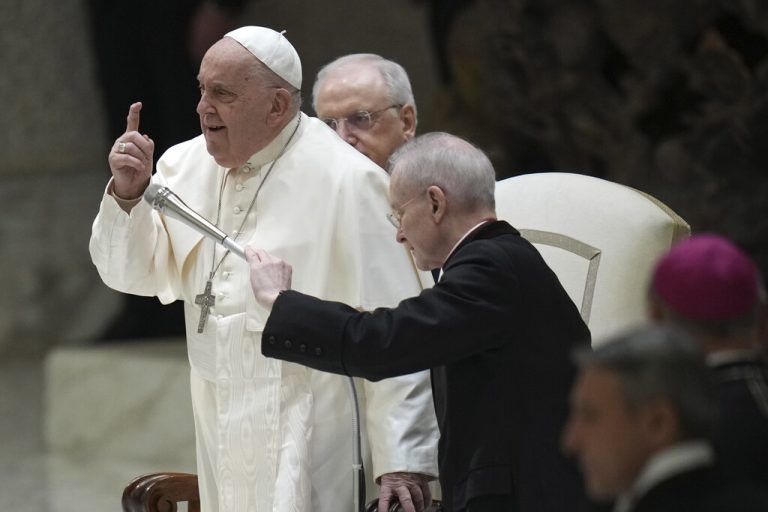 Der Papst mahnte in der Audienz am gestrigen Samstag, Mobbing und Gewalt an Schulen würden den Weg zu Kriegen ebnen. ⇒AP Photo/Alessandra Tarantino
