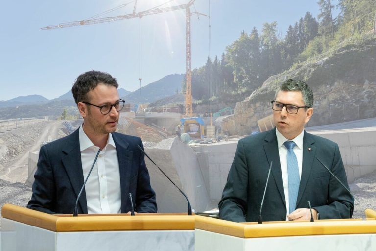 Die Klubobmänner Daniel Zadra (Grüne) und Markus Klien (FPÖ) waren beim Thema Stadttunnel einmal mehr alles andere als einer Meinung.⇒canva/paulitsch/hartinger