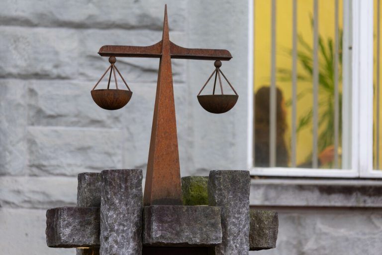 Ehemalige Spitalsärztin zieht als Patientin gegen ihre ehemalige Arbeitgeberin, die KHBG, vor Gericht. ⇒Hartinger
