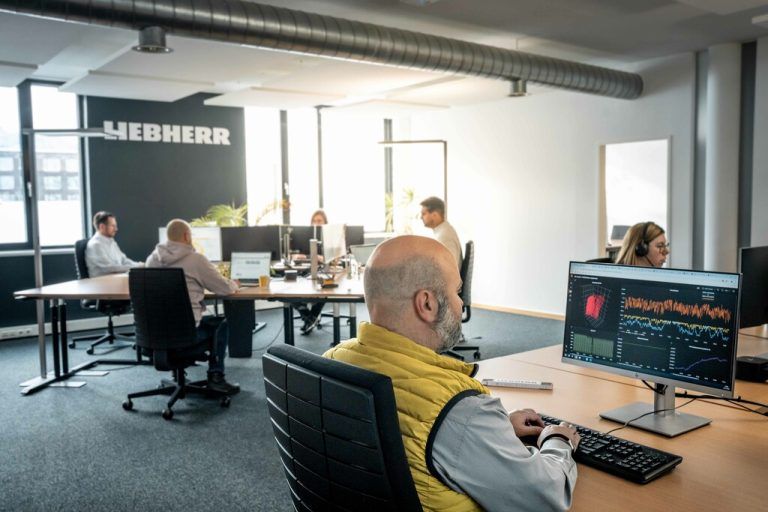 Einblicke ins Innere des Digital Solution House. ⇒liebherr