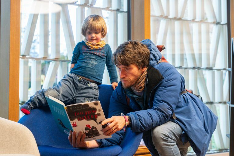 In der Stadtbibliothek finden sich Bücher für Groß und Klein, auch deshalb wurde sie ausgezeichnet.