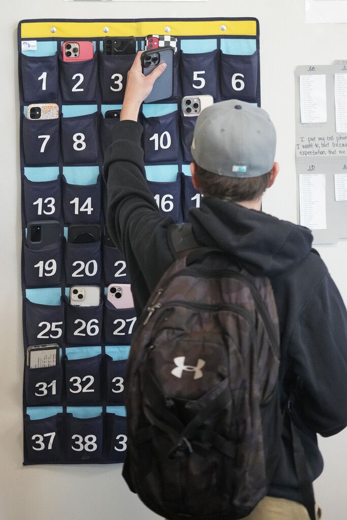 In vielen Vorarlberger Schulen werden die Handys während des Unterrichts abgegeben. ⇒AP