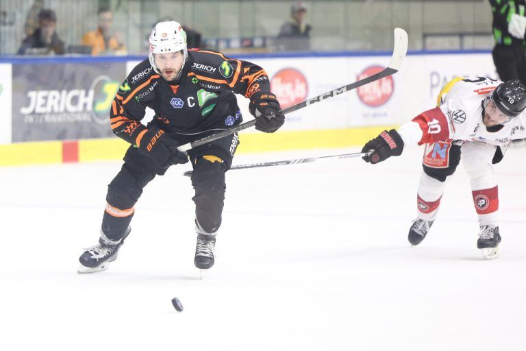 Manuel Ganahl war mit zwei Toren, einem Assist sowie einem Pre-Assist der Mann des Spiels. ⇒GEPA