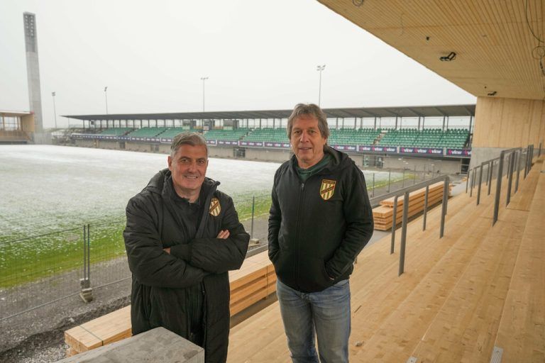 Markus Mader und Bernd Bösch führten die NEUE bereits ein erstes Mal auf die neue Nordtribüne. ⇒Dietmar Stiplovsek