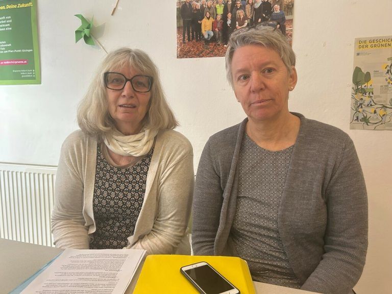 Marlene Thalhammer (l.) und Friederike Egle von der Bürgerinitiative „stattTunnel“ imformierten. ⇒NEUE