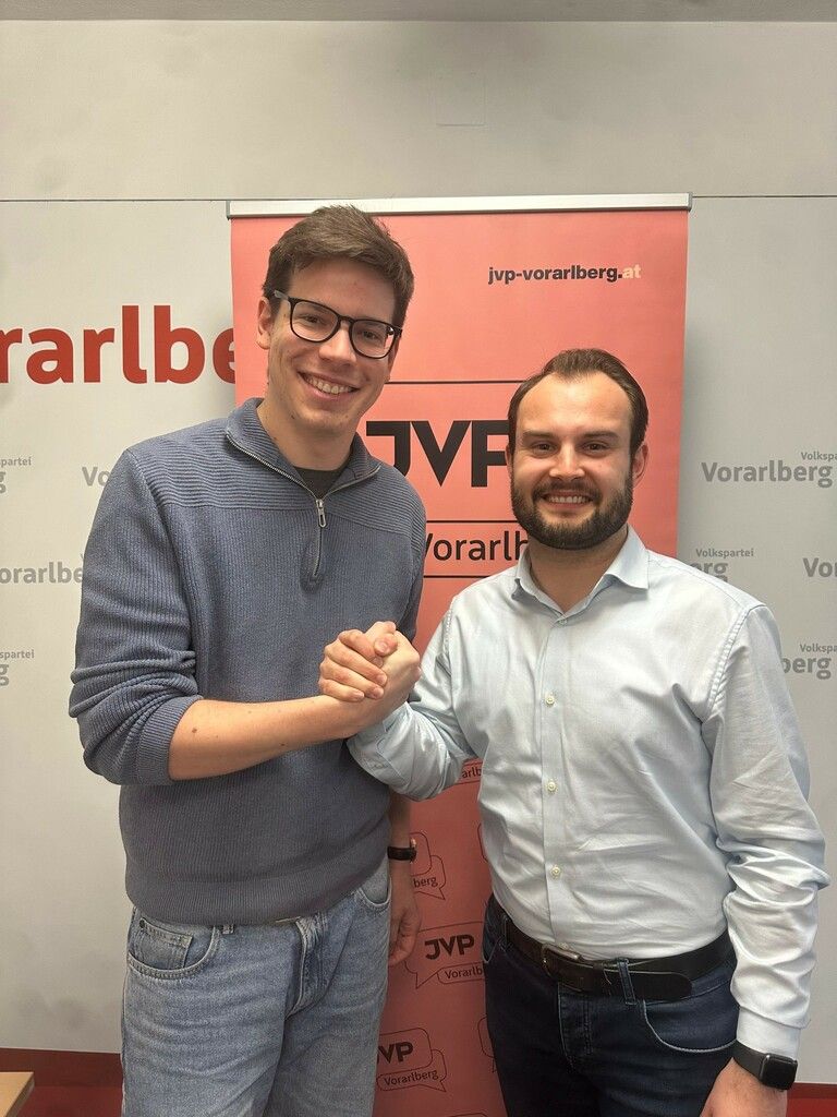 Matthias Thoma (l.) und Landesobmann Julian Bitsche.⇒JVP Vorarlberg