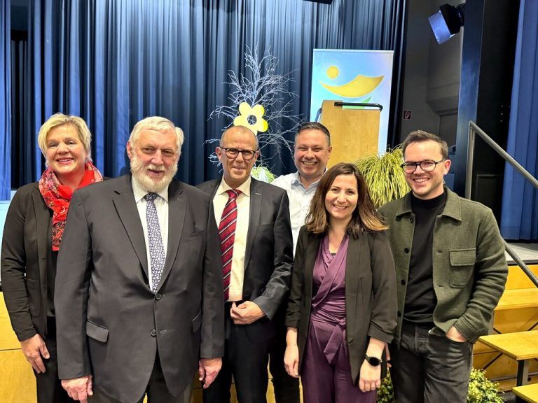Micha Gort, Franz Fischler, Walter Gohm, Jürgen Blacha, Andrea Gabriel-Lins, Jürgen Blacha und Lukas Debortoli.⇒LUTZ (7)