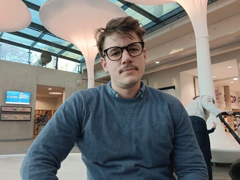Paul Mittler steht für Kunst mit Humor. Daher widmet er sich den Träumen seiner Follower, aus denen er die Inspiration für seine aberwitzigen Motive schöpft. Leser der NEUE lädt er dezidiert dazu ein, ihm seine Träume zu senden.⇒Mittler (3)