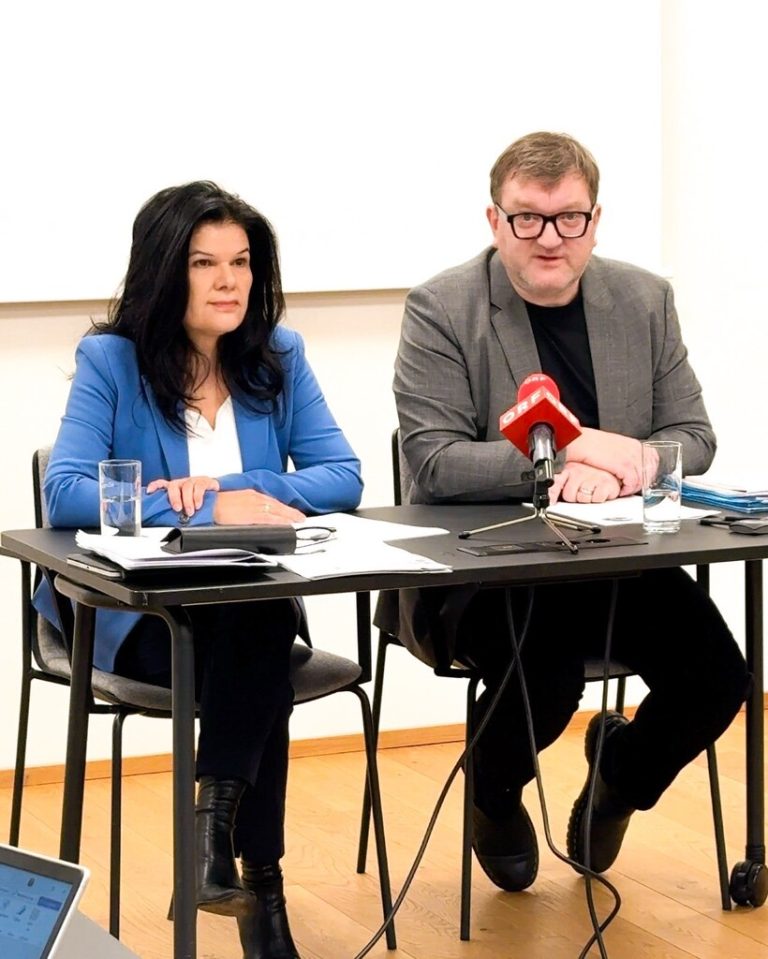 Sandra Schoch und Markus Koza bei der gestrigen Pressekonferenz. ⇒Grüne Vorarlberg