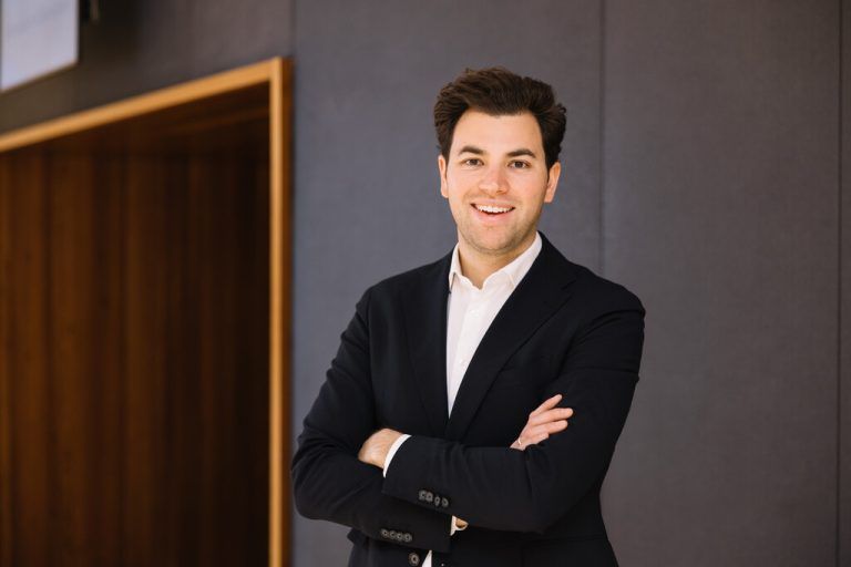 Alexander Deuring.⇒nina bröll
