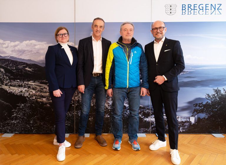 Annette Fritsch, Hans-Peter Lorenz, Bernhard Albrecht und Michael Ritsch (v.l.).⇒Stadt Bregenz, Klaus Hartinger (2), Vogewosi, Dorner Matt Architekten