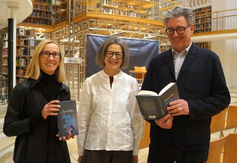 Autorin Ingrid Kloser (Mitte) mit Ingrid Fürhapter und Jürgen Thaler vom Franz-Michael-Felder-Archiv.⇒RITTER (8)