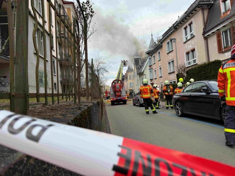 Bewohner konnten das Haus rechtzeitig verlassen.⇒Kantonspolizei