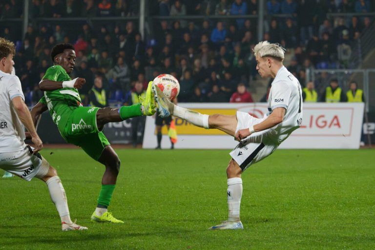 Der Kampf um den Ball und die Punkte geht in Liga zwei wieder los.⇒Dietmar Stiplovsek
