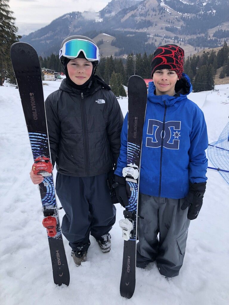 Ferdinand Herkommer (l.) belegte den dritten Platz in der U15, Carlos Schmidt-Weber (r.) konnte den zweiten Platz in der U12 erringen.⇒Verein