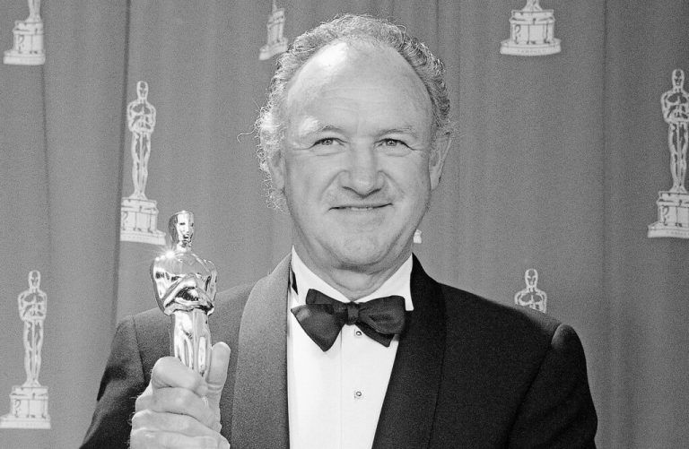 Gene Hackman im Jahr 1993 mit seinem Academy Award, den er als bester Nebendarsteller gewann. ⇒ap