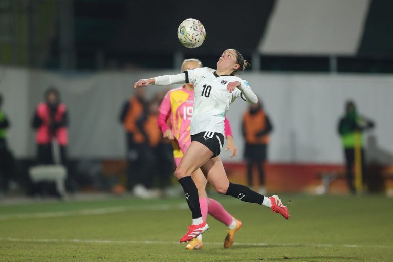 Laura Feiersinger hat heute viel vor mit dem ÖFB-Team. ⇒APA