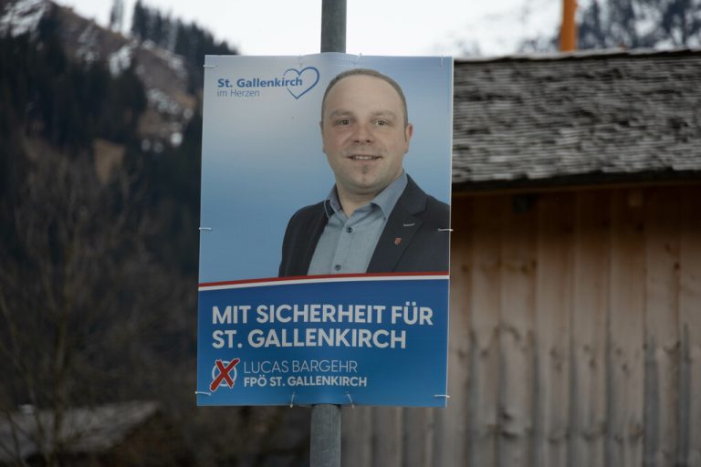 Lucas Bargehr setzt in St. Gallenkirch auf Persönlichkeitswahlkampf (großes Bild). Erik Winkler tritt in Altach für die FPÖ an (kleines Bild). ⇒hartinger (2)