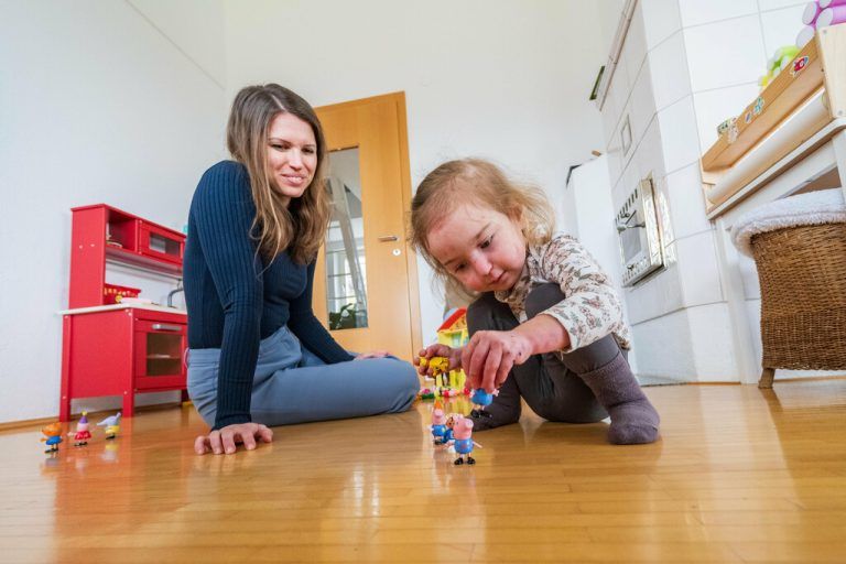 Schmetterlingskinder wie Lilijana brauchen besondere Pflege – jede Berührung kann schmerzhaft sein.
