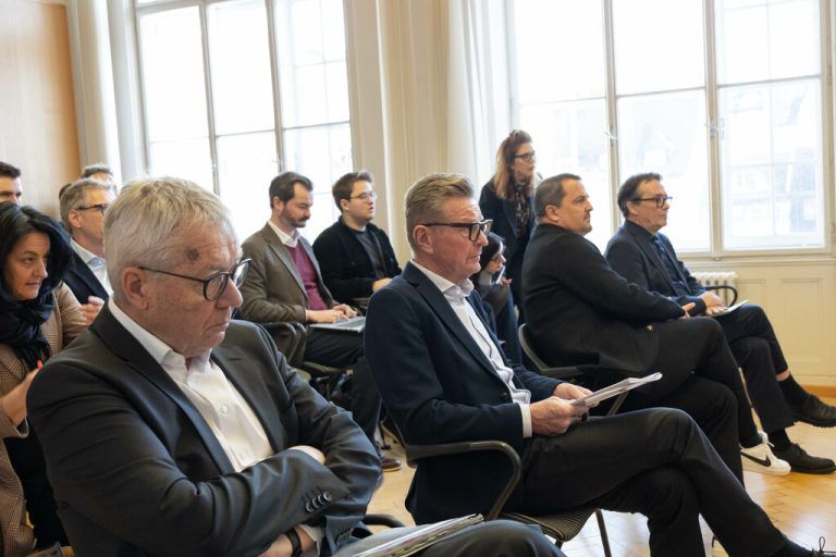 Angeklagt waren (vorne, v.l.) Karlheinz Rüdisser, Walter Natter, Jürgen Kessler und Hans-Peter Metzler sowie der Wirtschaftsbund als Organisation.