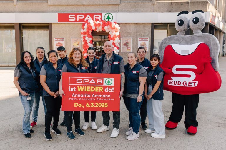 Annarita Ammann und ihr Team freuen sich darauf, für ihre Kundinnen und Kunden da zu sein. ⇒SPAR/Hirschbühl Fotografie